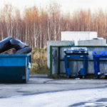 Jakie korzyści niesie wykorzystanie kontenerów na śmieci w budownictwie?